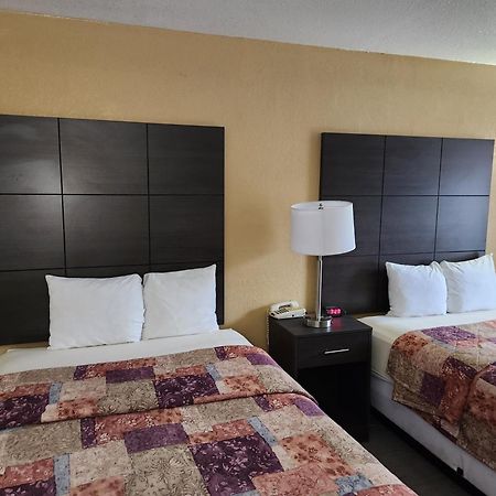 Days Inn By Wyndham Charlotte Northlake Εξωτερικό φωτογραφία