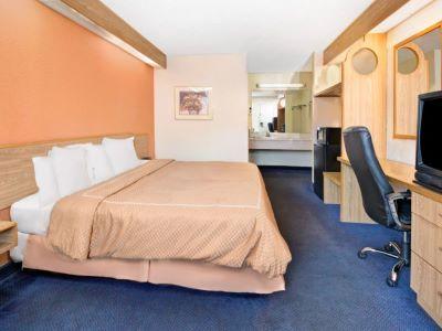 Days Inn By Wyndham Charlotte Northlake Εξωτερικό φωτογραφία