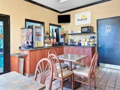 Days Inn By Wyndham Charlotte Northlake Εξωτερικό φωτογραφία