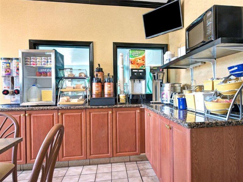 Days Inn By Wyndham Charlotte Northlake Εξωτερικό φωτογραφία